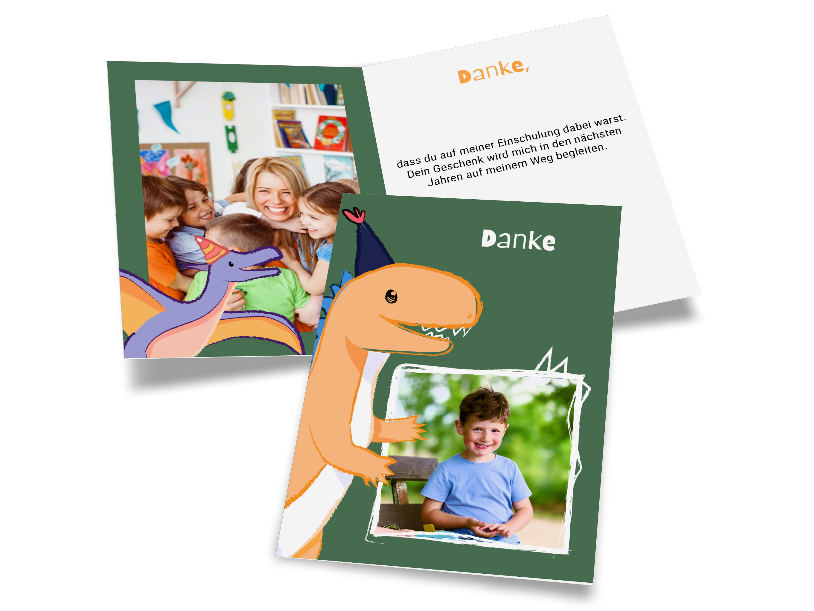 Als Dankeskarte zur Einschulung gestaltete Klappkarte mit Foto auf der Vorder- und linken Innenseite sowie personalisiertem Text. Die Klappkarte ist grün und ist auf der Vorder- und linken Innenseite mit zwei großen Dinos gestaltet.