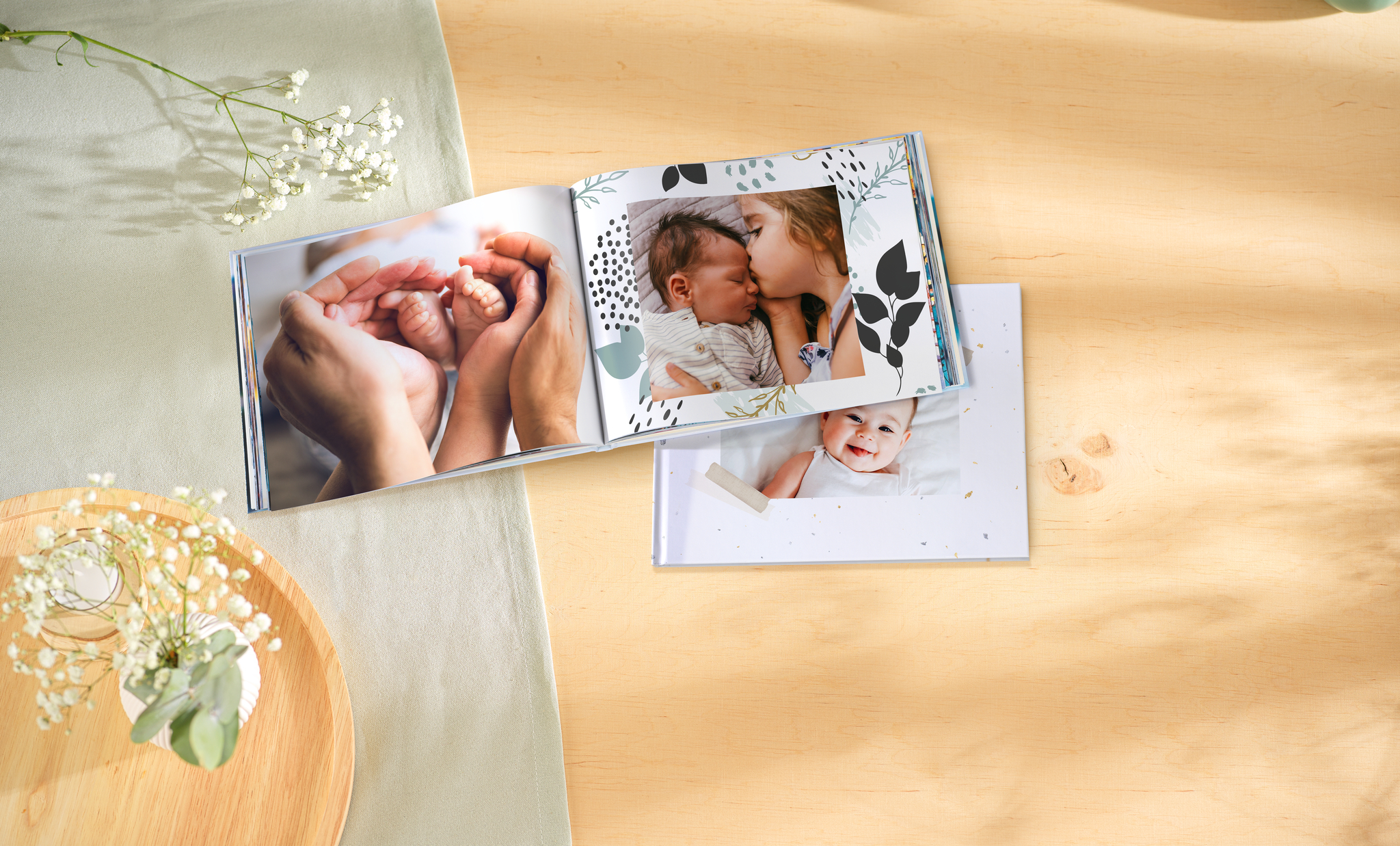 Pixum Fotobuch gestaltet als Babyalbum mit Fotos aus den ersten Monaten.