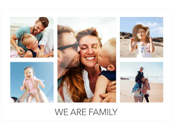 Poster photo avec un pêle-mêle de photos de famille et la typographie "We are family".