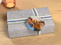 Foto-Geschenkanhänger an einem Geschenk Foto-Geschenkanhänger an einem Geschenk