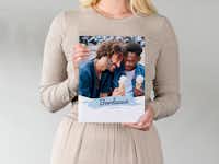 Pixum Fotobuch groß hoch erstellen Pixum Fotobuch groß im Hochformat mit einem Pärchenfoto in Bordeaux auf dem Cover