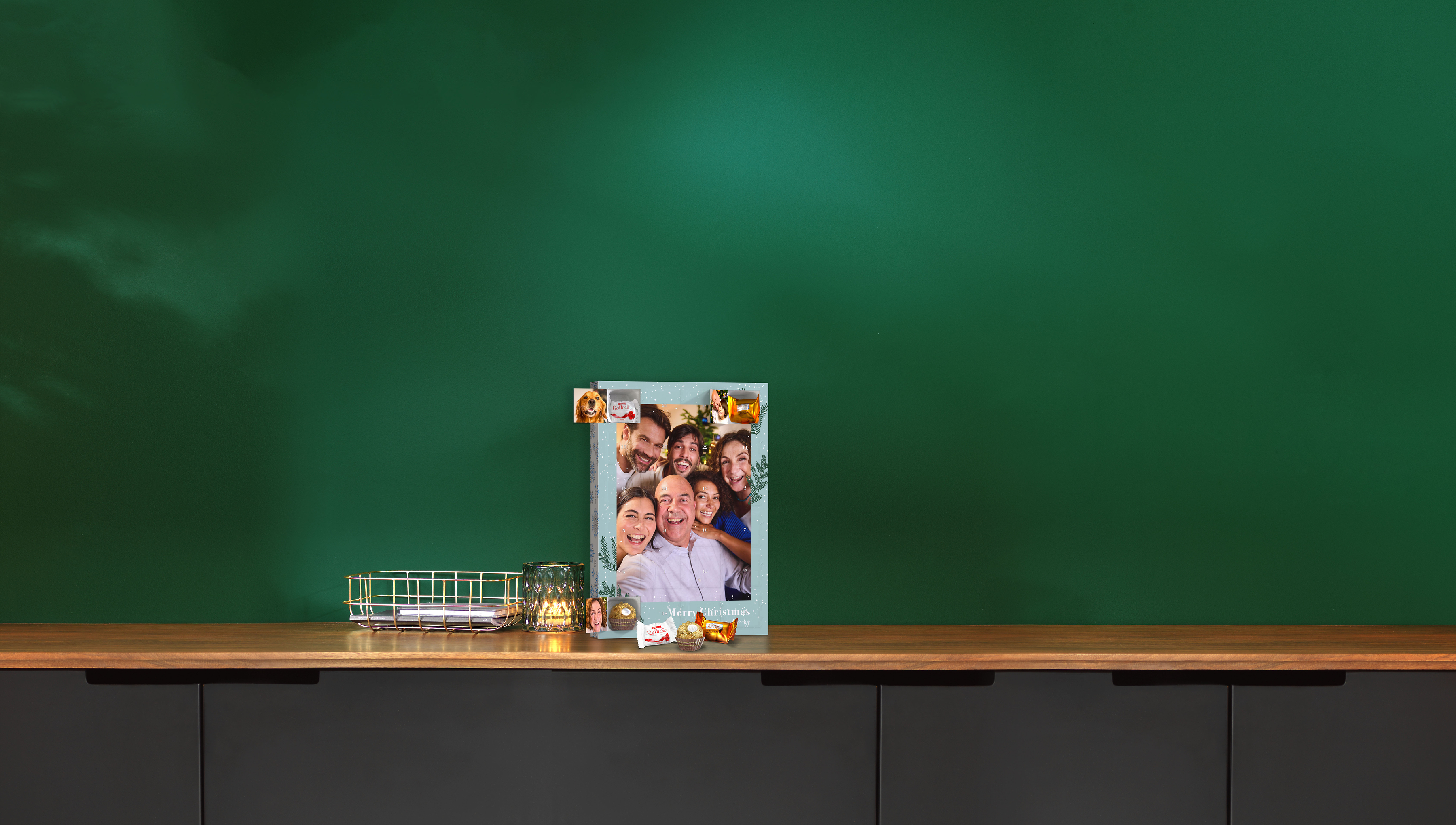 Adventskalender mit Ferrero Pralinen und Fototürchen auf den Innenseiten