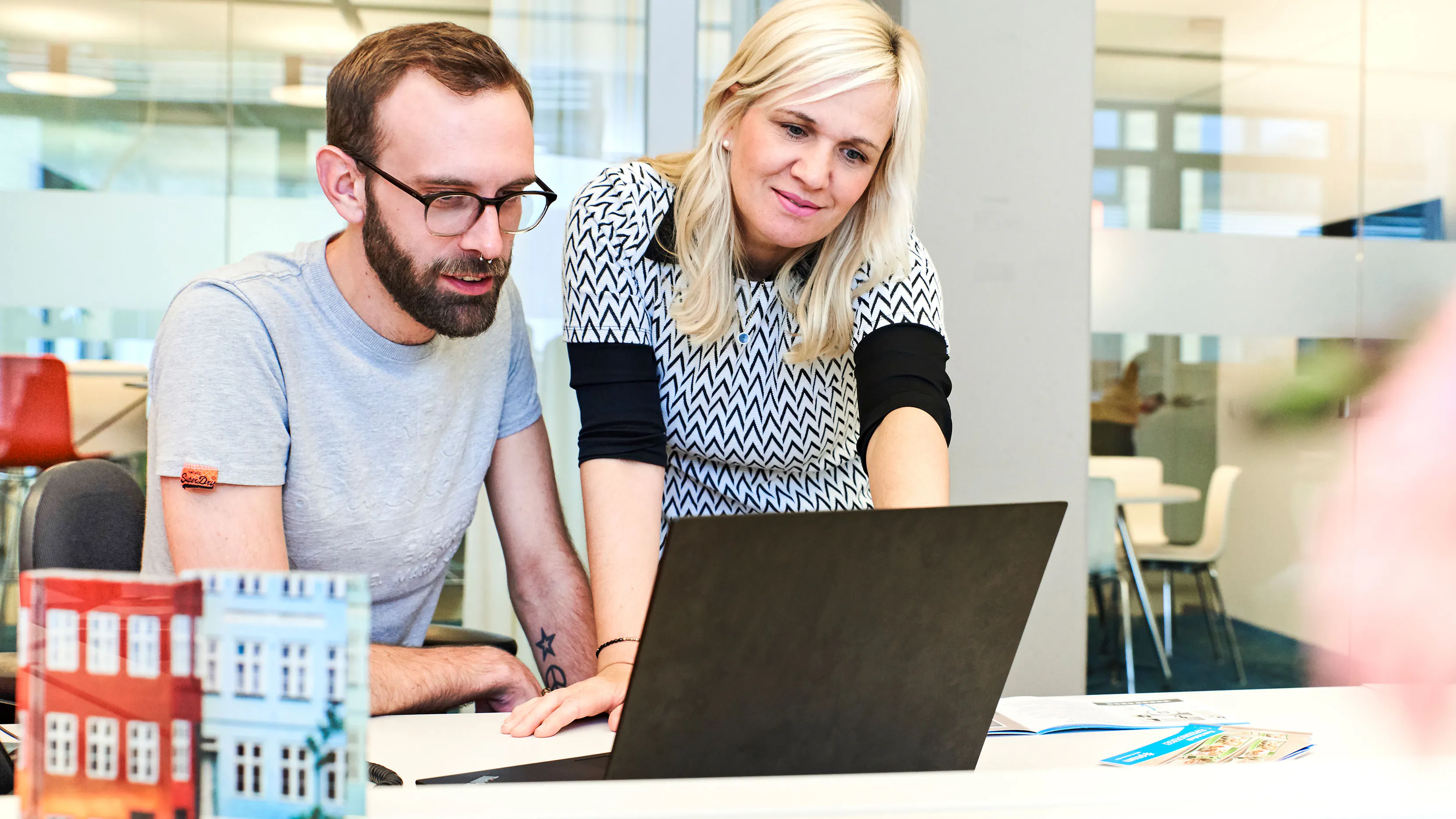 Kundenservice-Berater:innen bei der Arbeit 