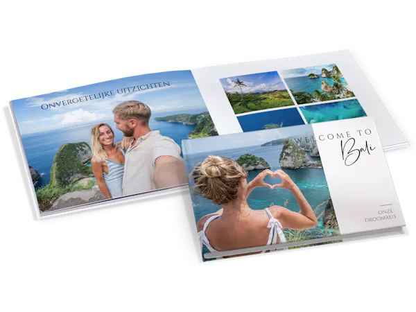 Vakantiefotoboek met foto's van een koppel in Bali en de tekst "onvergetelijke uitzichten".