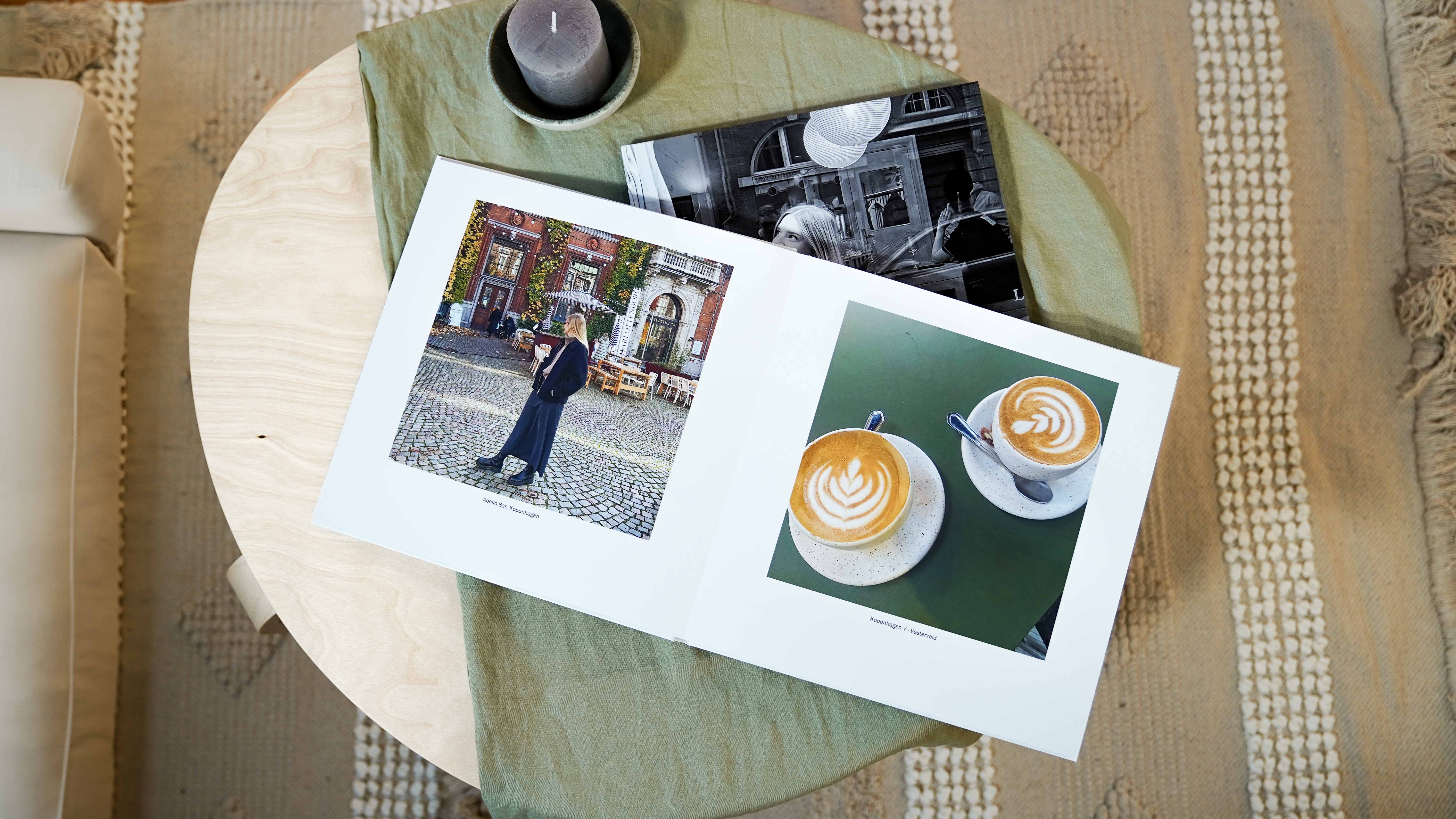 Coffee Table Book für besondere Anlässe aufgeschlagen auf einem Tisch