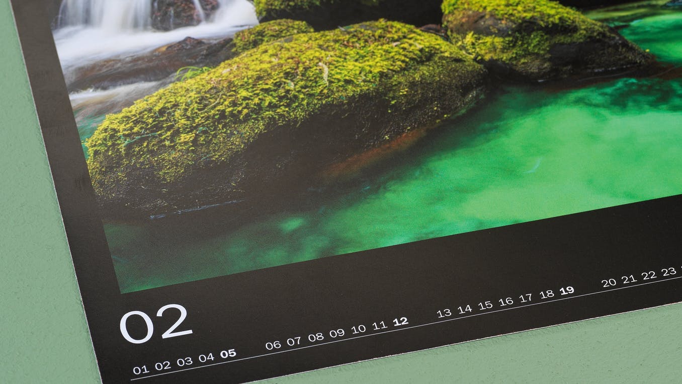Vue détaillée d'un calendrier photo avec papier premium mat satiné