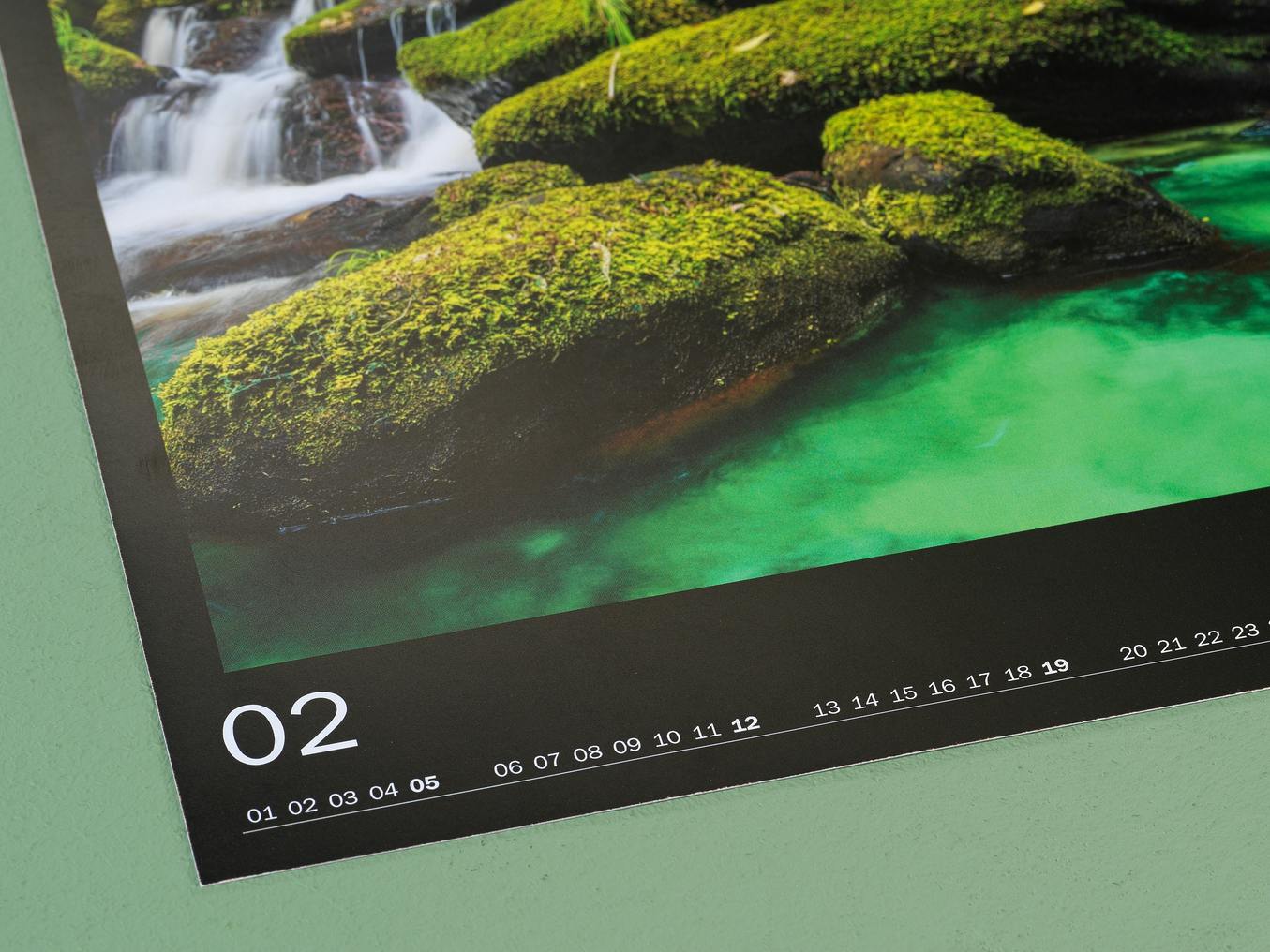 Vue détaillée d'un calendrier photo avec papier premium mat satiné