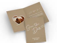 Diseña una tarjeta plegable como invitación de boda Tarjeta plegable como invitación de boda personalizada con texto y una foto de la pareja