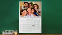 Klappkalender A2 als Geburtstagskalender Klappkalender A2 als Geburtstagskalender an einer Wand