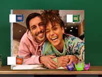 Calendrier de l'Avent personnalisé avec des chocolats de la marque Tony's Chocolonely Calendrier de l'Avent personnalisé avec des chocolats de la marque Tony's Chocolonely et personnalisé avec une photo de couple