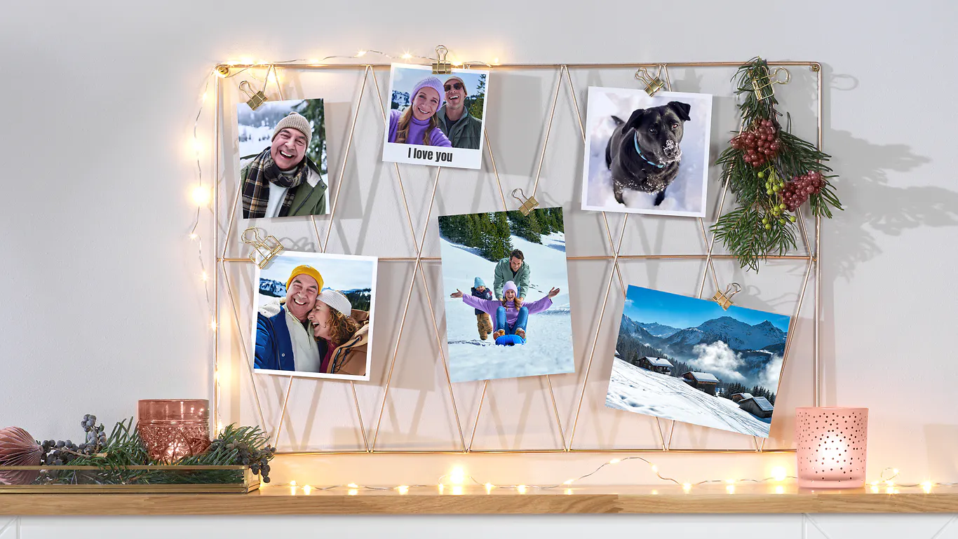 Fotoabzüge in verschiedenen Formaten an einer Dekowand Fotoabzüge in verschiedenen Formaten an einer Dekowand