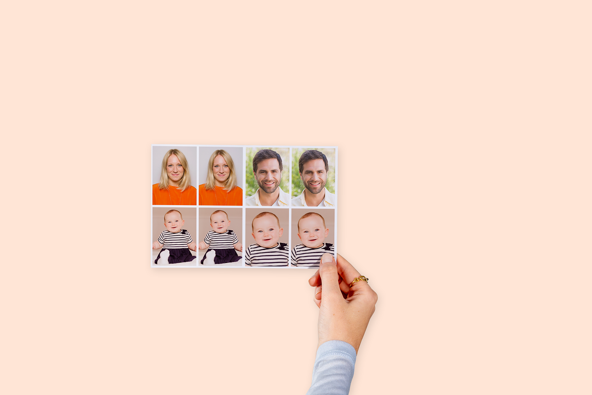 Een vrouwenhand houdt een vel met pasfoto's van verschillende mensen vast.
