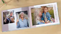 Livre photo mamie Livre photo paysage avec une fille et sa mamie.