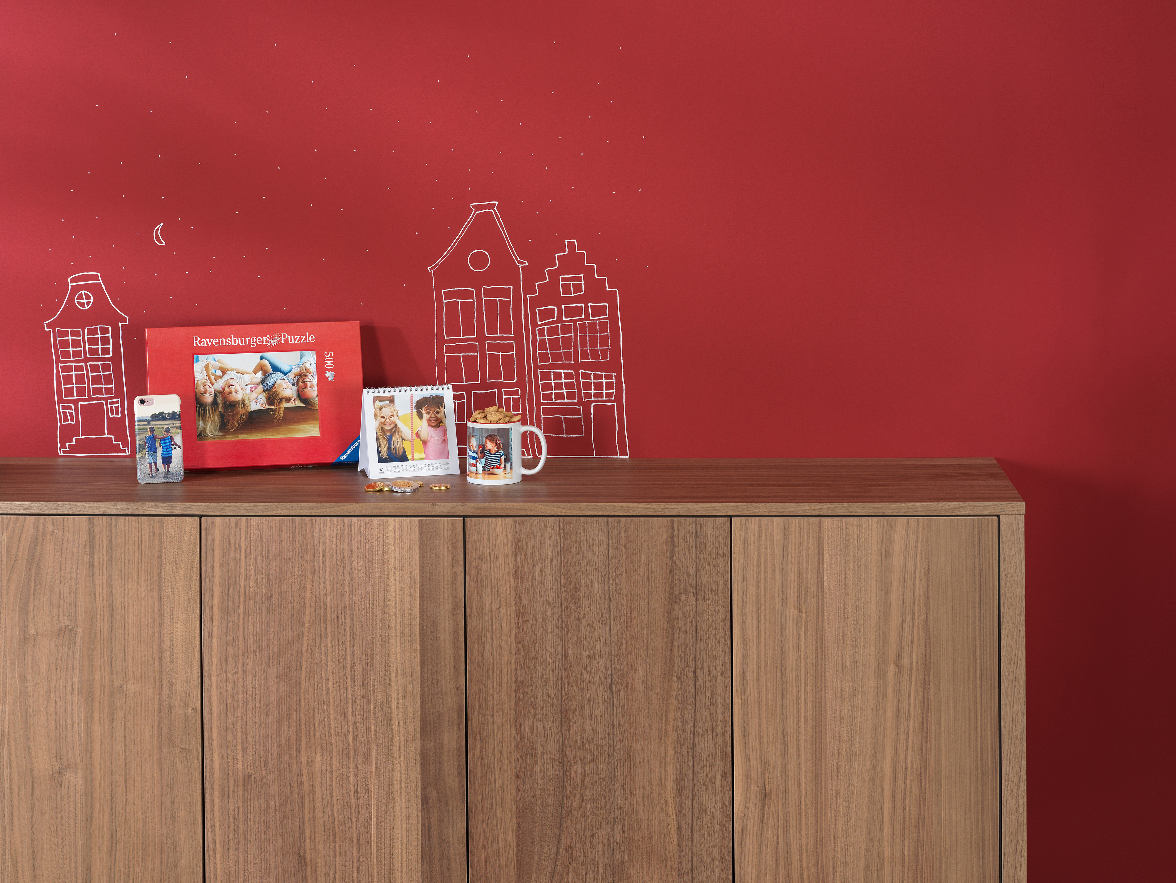 Mix van Sinterklaascadeaus: puzzels, hoesjes, kalenders en fotomokken