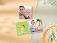 Baby-Fotobuch mit Spiralbindung Baby-Fotobuch mit Spiralbindung mit den Geburtsdaten eines Kindes