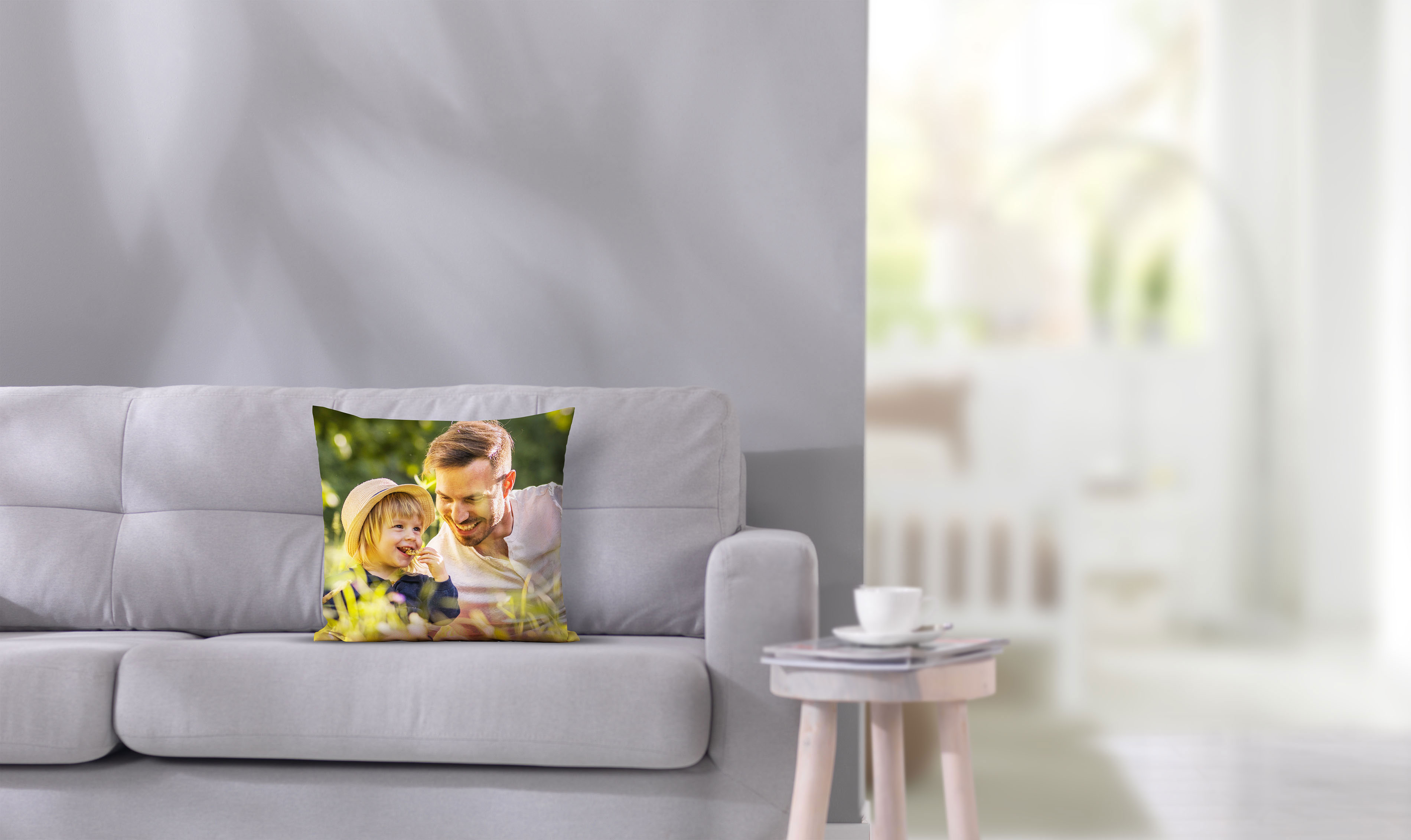 Fotokussen 50x50 met familiefoto in ambiance