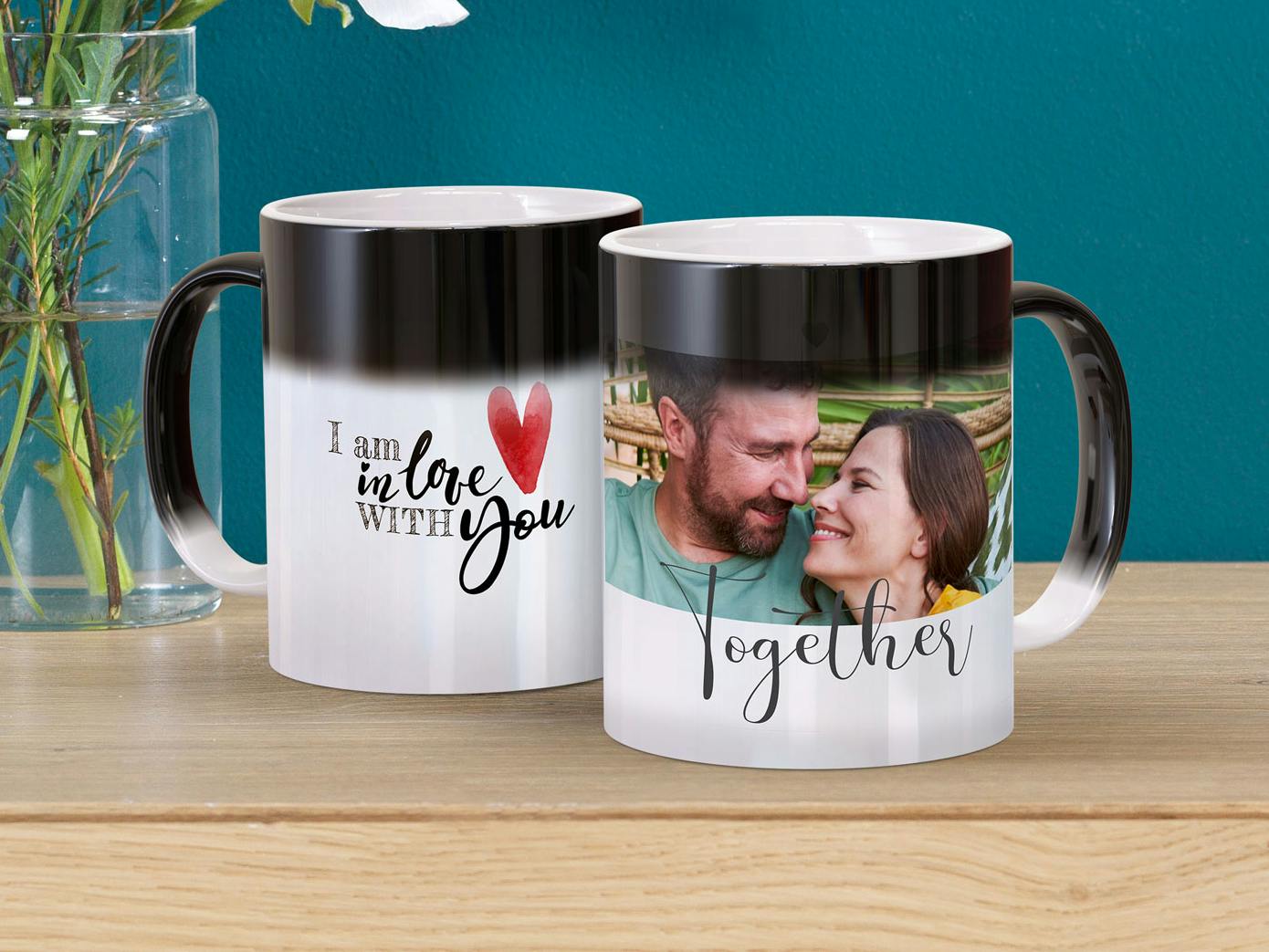 Due tazze magiche personalizzate con foto di coppia e foto di un design creativo
