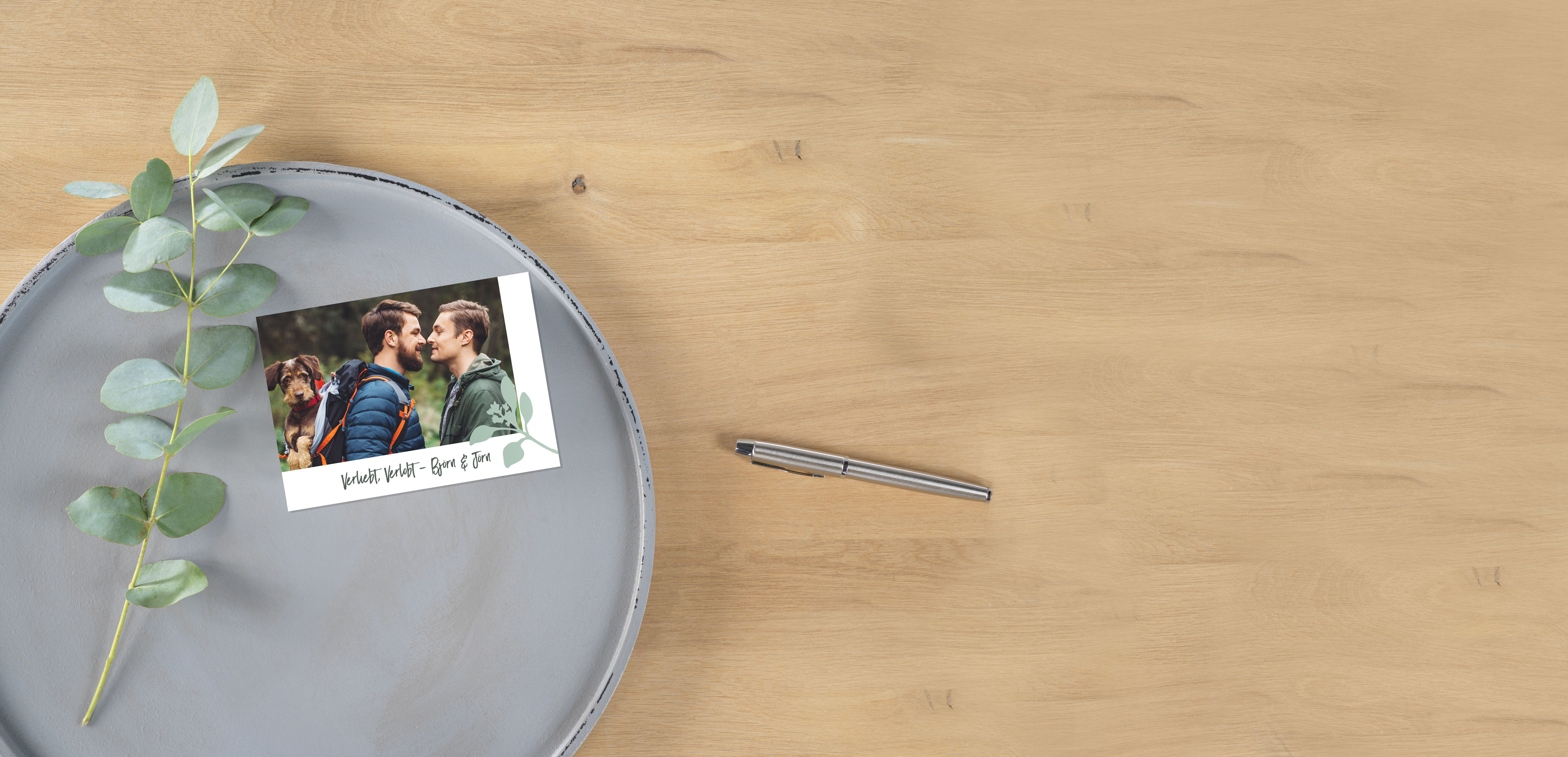 Tarjeta personalizada Pixum con fotos de dos prometidos