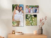 Pixum Galerie-Print Pixum Galerie-Print mit Hochzeitsfoto als Wandbild über einer Kommode.