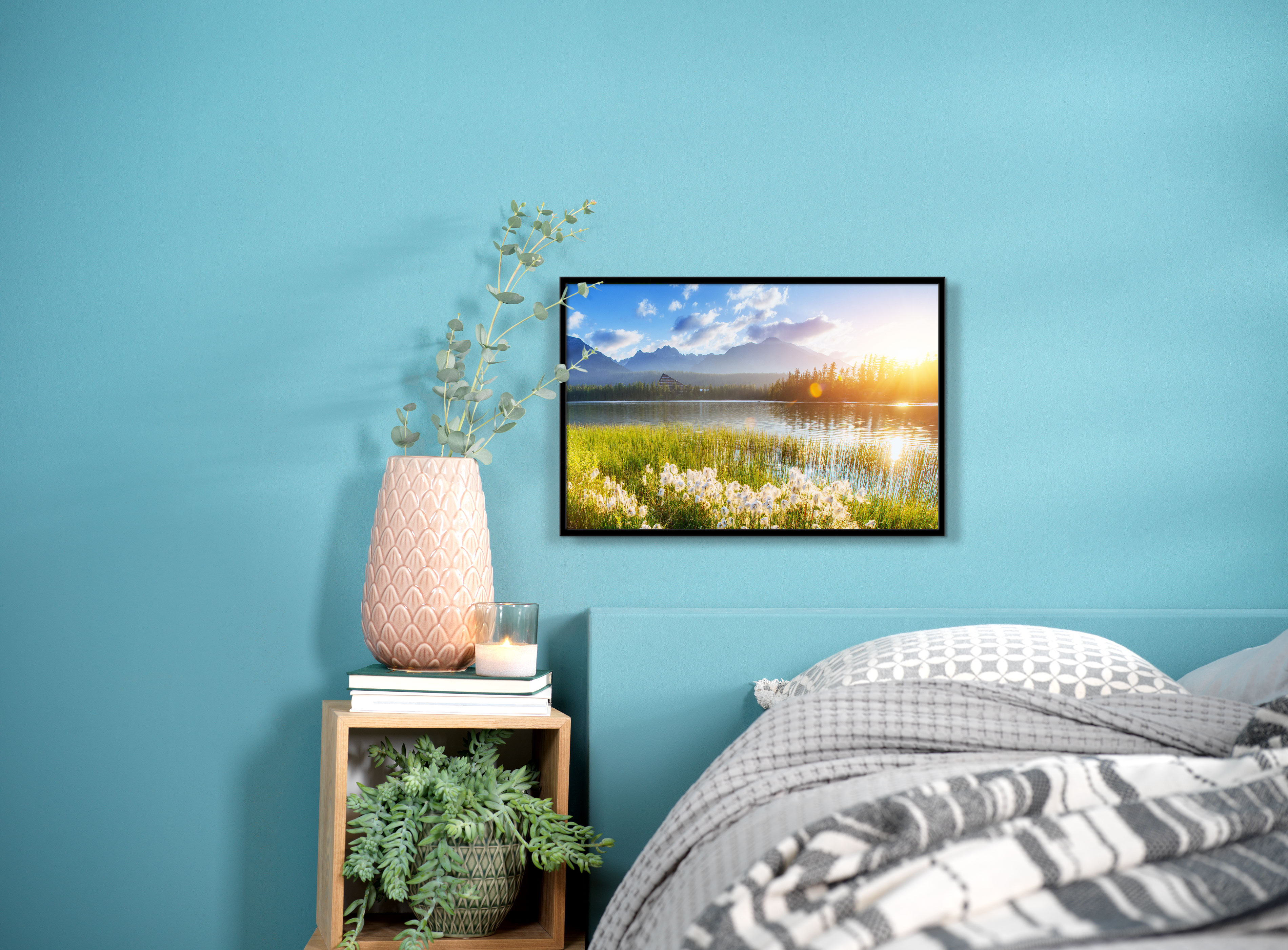 Poster personalizzato con cornice nera e foto di un paesaggio