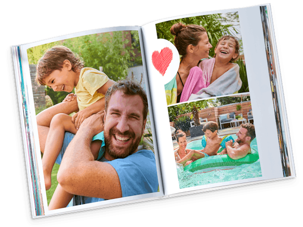 Papierarten für das Pixum Fotobuch Pixum Fotobuch im Querformat mit sommerlichen Urlaubsbildern einer Familie am Pool