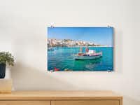 Foto op acrylglas afdrukken Een foto op acrylglas hangt aan de muur. Het gaat om een vakantiefoto.
