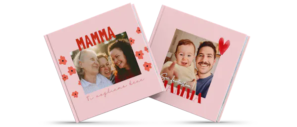 Due Fotolibri con foto di famiglia sono collocati l'uno accanto all'altro. Fotoregalo per la Festa della Mamma