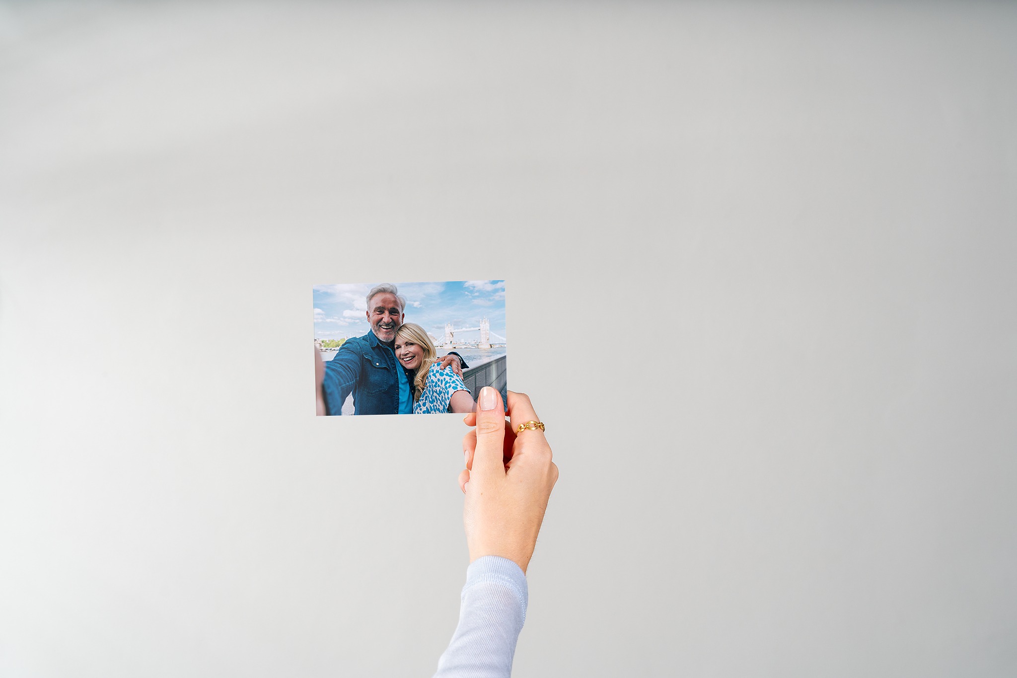 Fotoafdruk van 9 cm met daarop een selfie van een koppel voor de Tower Bridge