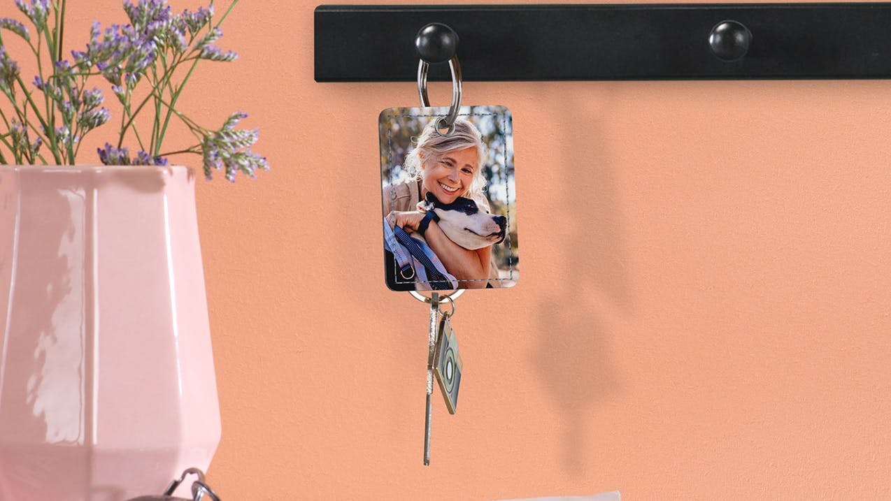 Porte-clés personnalisé rectangulaire avec une photo d'une dame et de son chien 