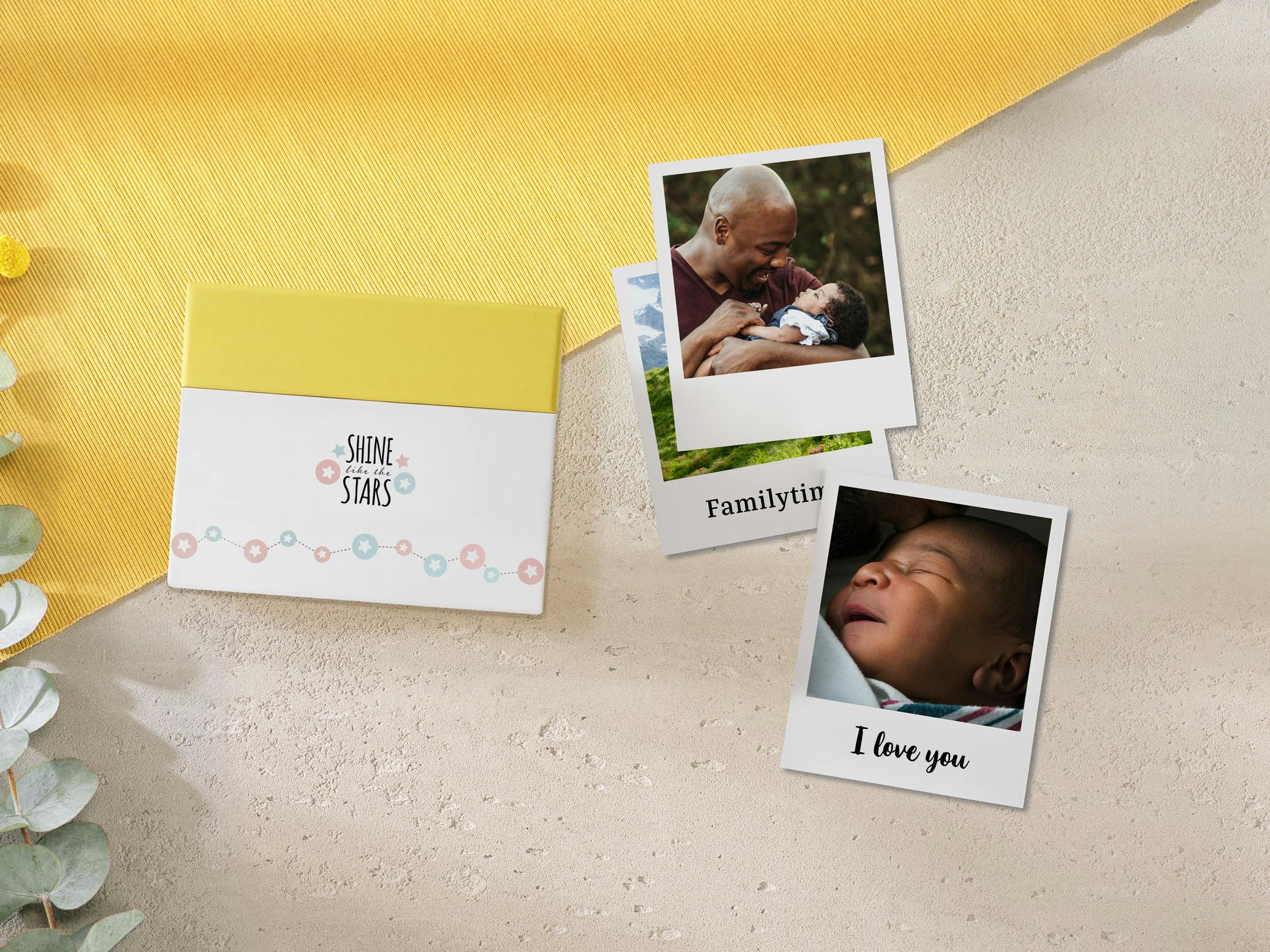 Retro prints box met baby design en babyfoto's in ambiance