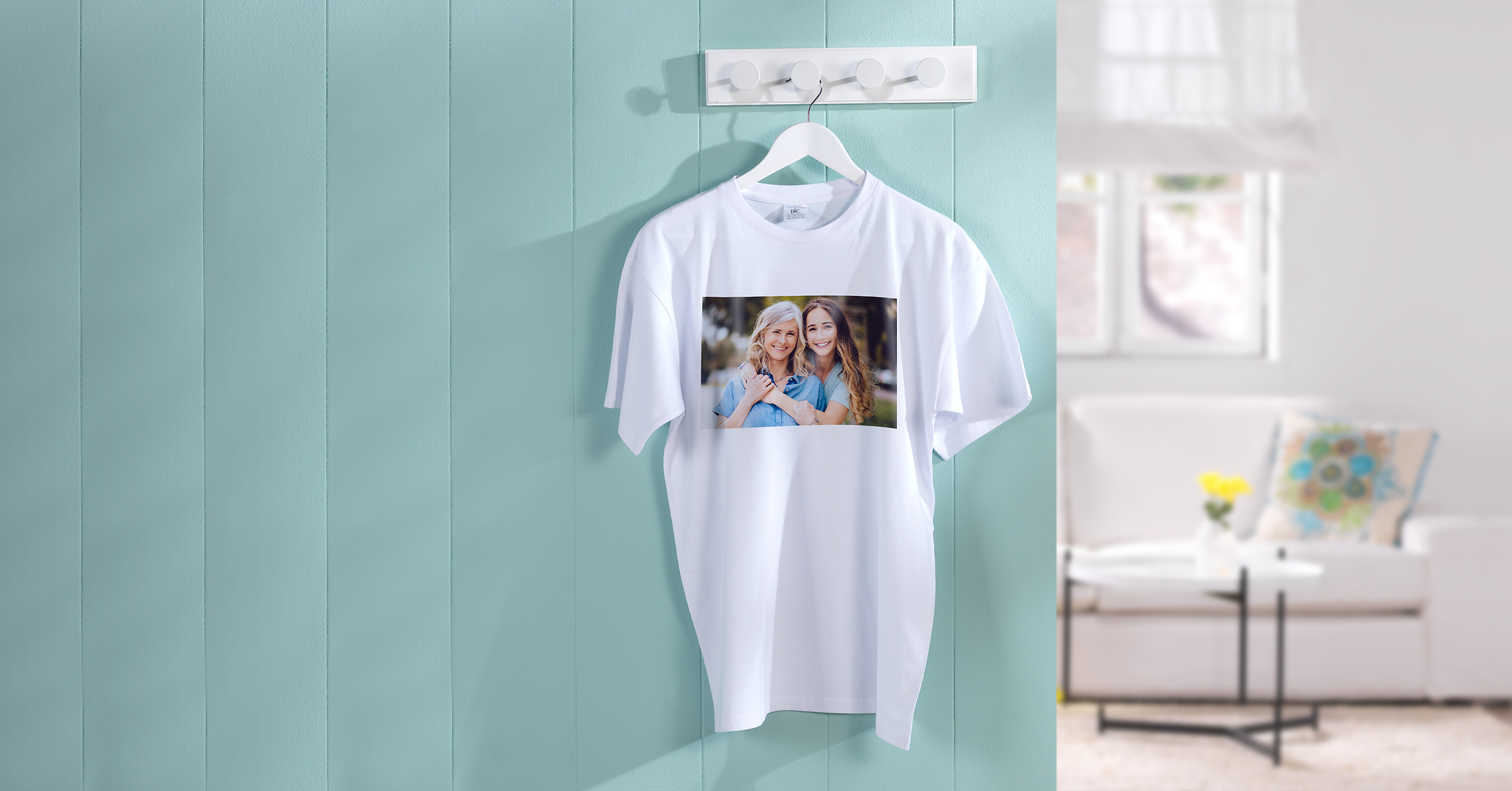 Bedrucktes T-Shirt mit dem Foto von einer Mutter und ihrer Tochter 