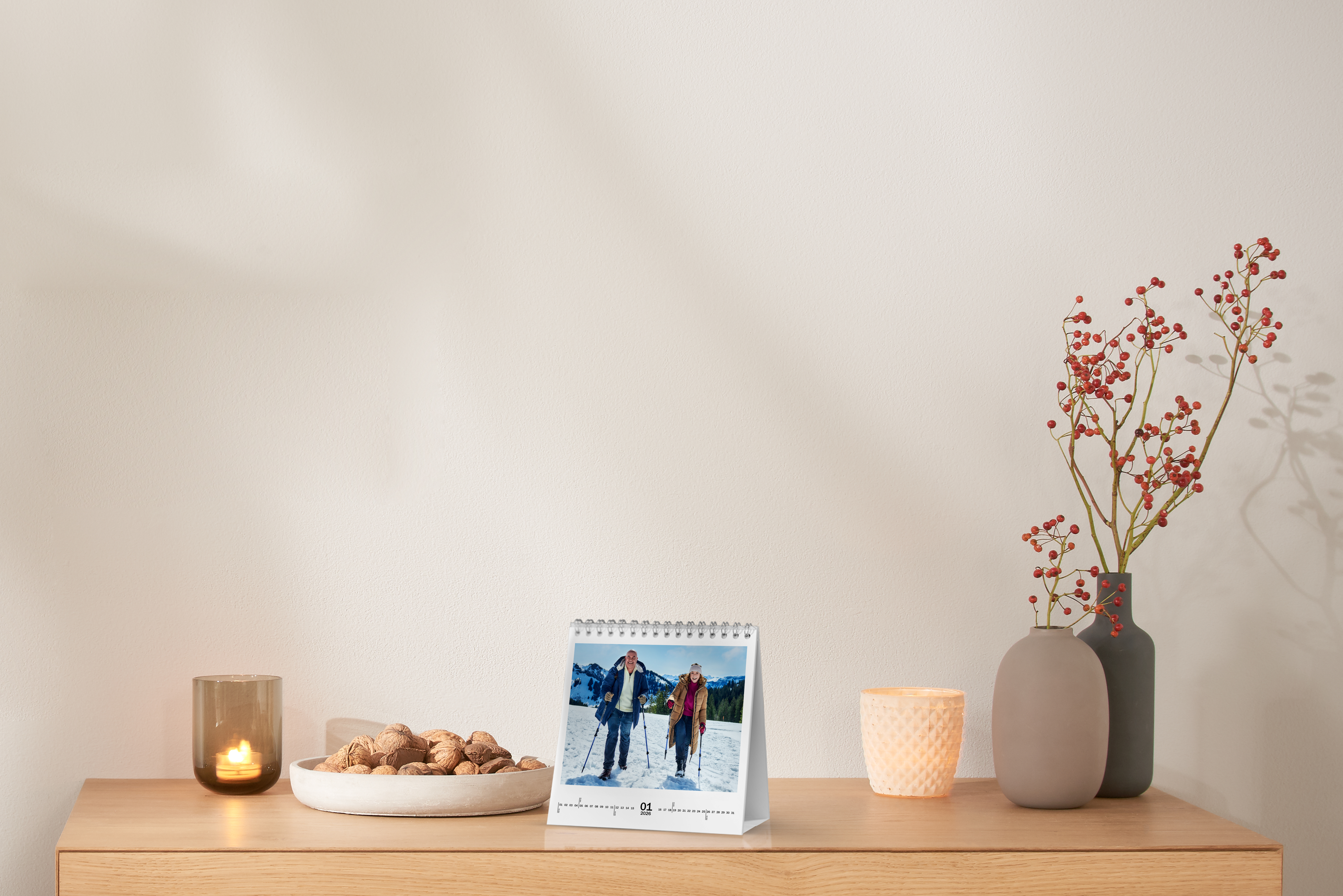 Calendario de mesa personalizado mediano con la foto de un matrimonio en la nieve