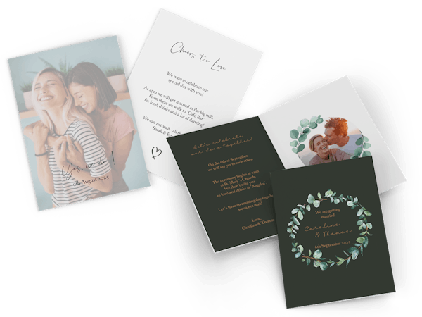 Varias tarjetas de boda personalizadas con fotos y diseños 