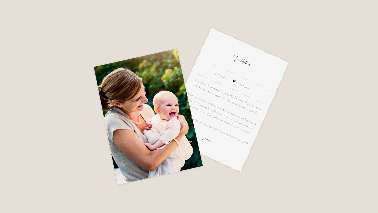Carte photo comme invitation de baptême.