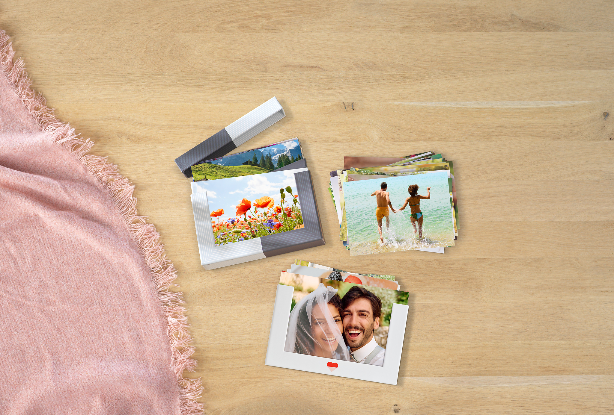 Box avec des tirages de photos de vacances