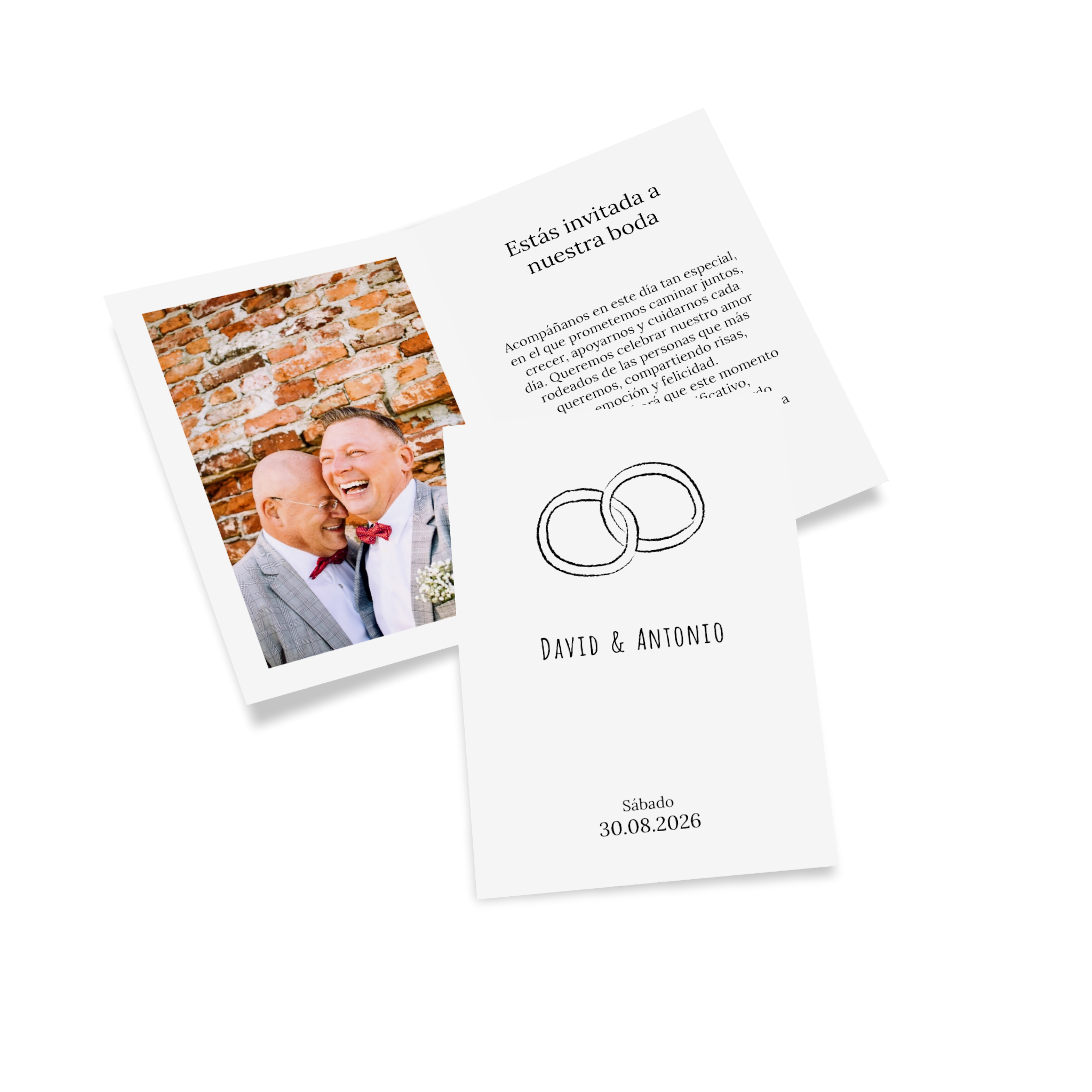 Tarjeta plegable con papel kraft como invitación de boda
