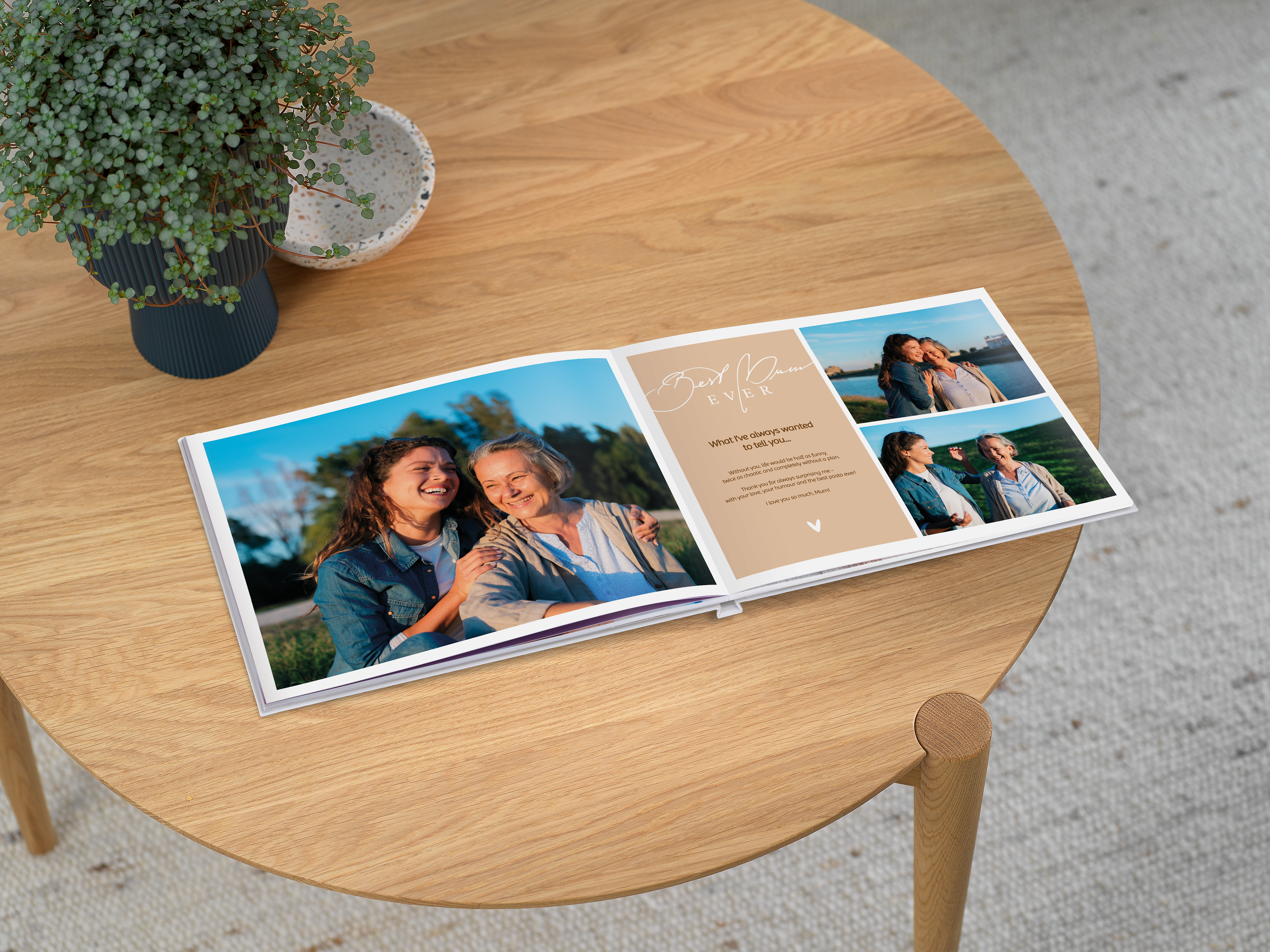 Álbum Digital con fotos de una madre mayor y su hija adulta