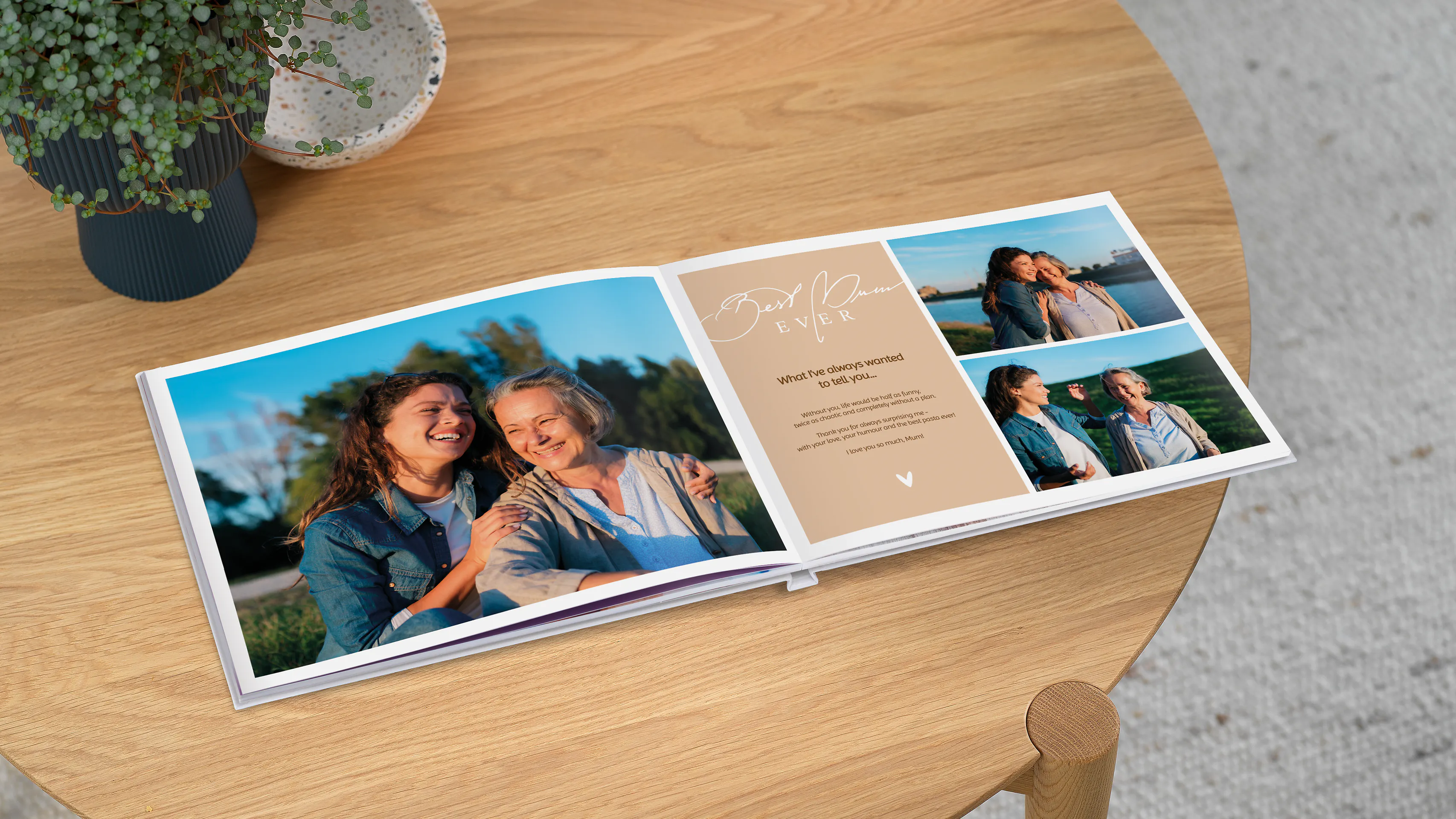 Álbum Digital con fotos de una madre mayor y su hija adulta Álbum Digital con fotos de una madre mayor y su hija adulta