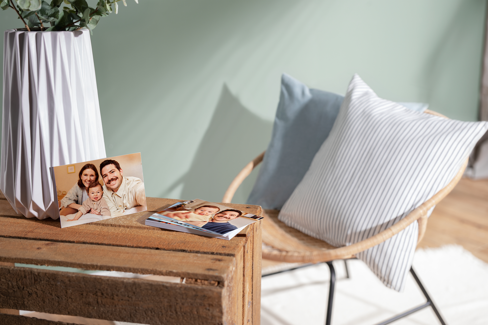 Fotos en papel reciclado con la fotos de una familia