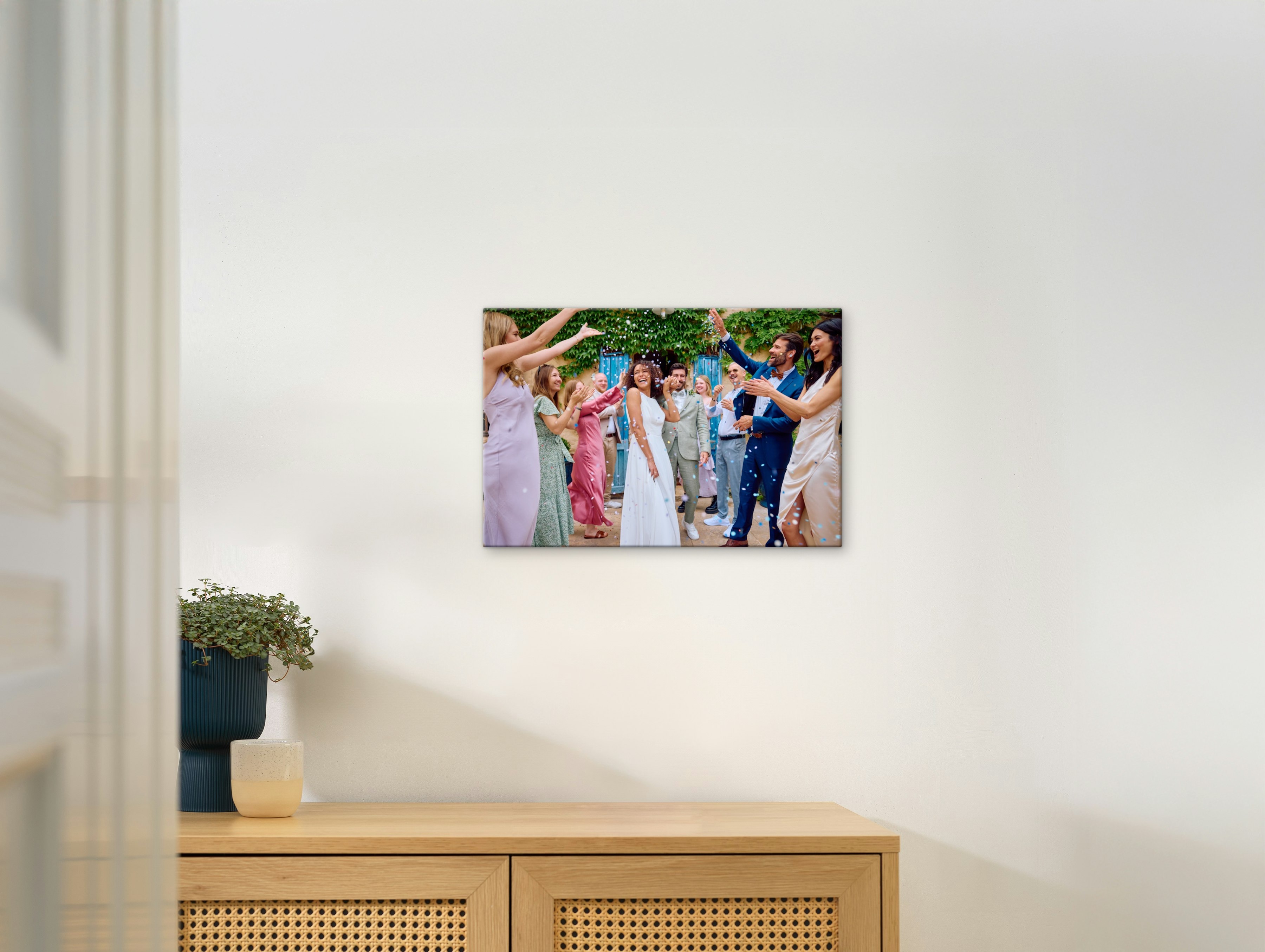 Bestelle eine Fotoleinwand, damit sich jeder Raum nach dir anfühlt.
