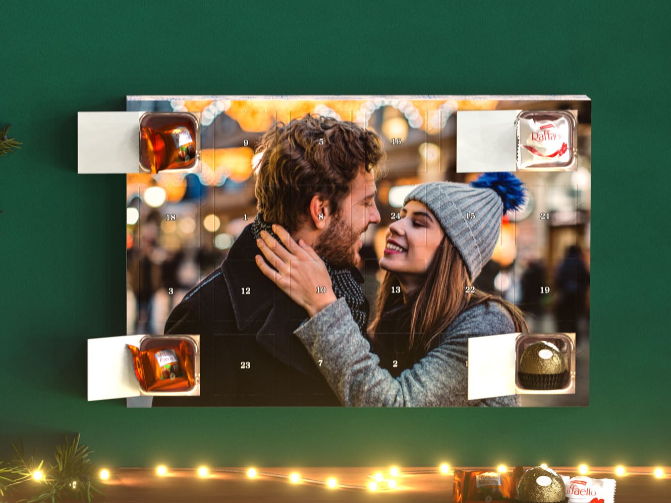 Fotojulekalender med et foto af et forelsket par og Ferrero-chokolader
