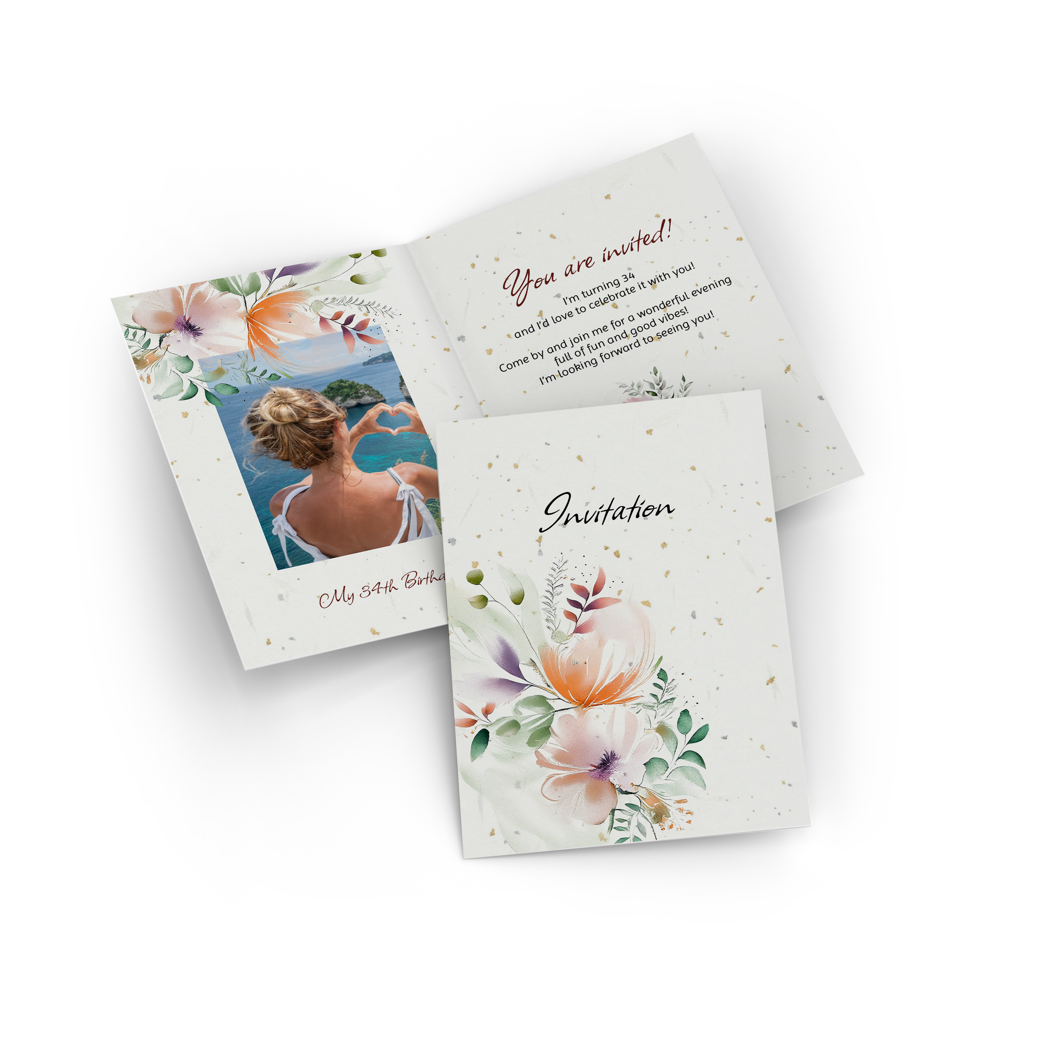 Carte pliable avec des fleurs comme invitation d’anniversaire
