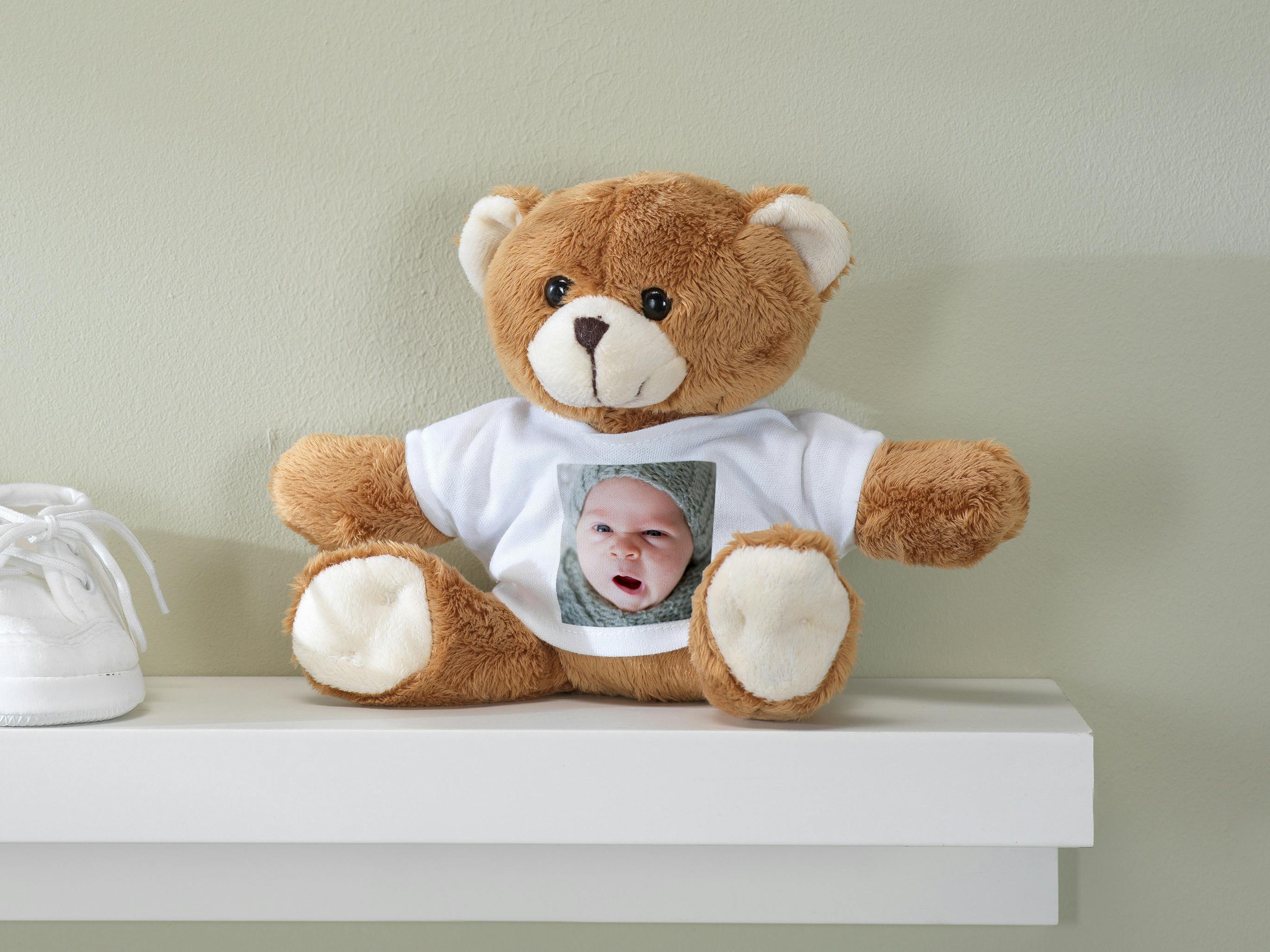 Peluche avec t-shirt personnalisé avec une photo d'un bébé