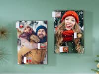 Calendari avvento personalizzati con cioccolato Due calendari dell'Avvento personalizzati: uno con cioccolato Kinder e l'altro con cioccolatini Ferrero