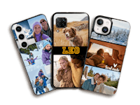 Telefoonhoesjes van Pixum met creatieve ontwerpen Drie telefoonhoesjes liggen naast elkaar. Op alle hoesjes staan er collages, tekst en foto's in een individueel ontwerp.
