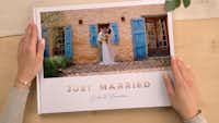 Livre photo de mariage avec vernis sélectif Livre photo de mariage avec vernis sélectif doré pour le titre de la couverture