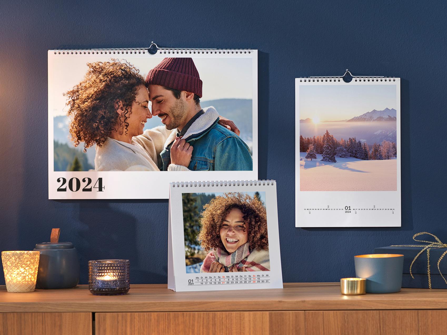 Mix van twee wandkalenders een een bureaukalender met winterse foto's
