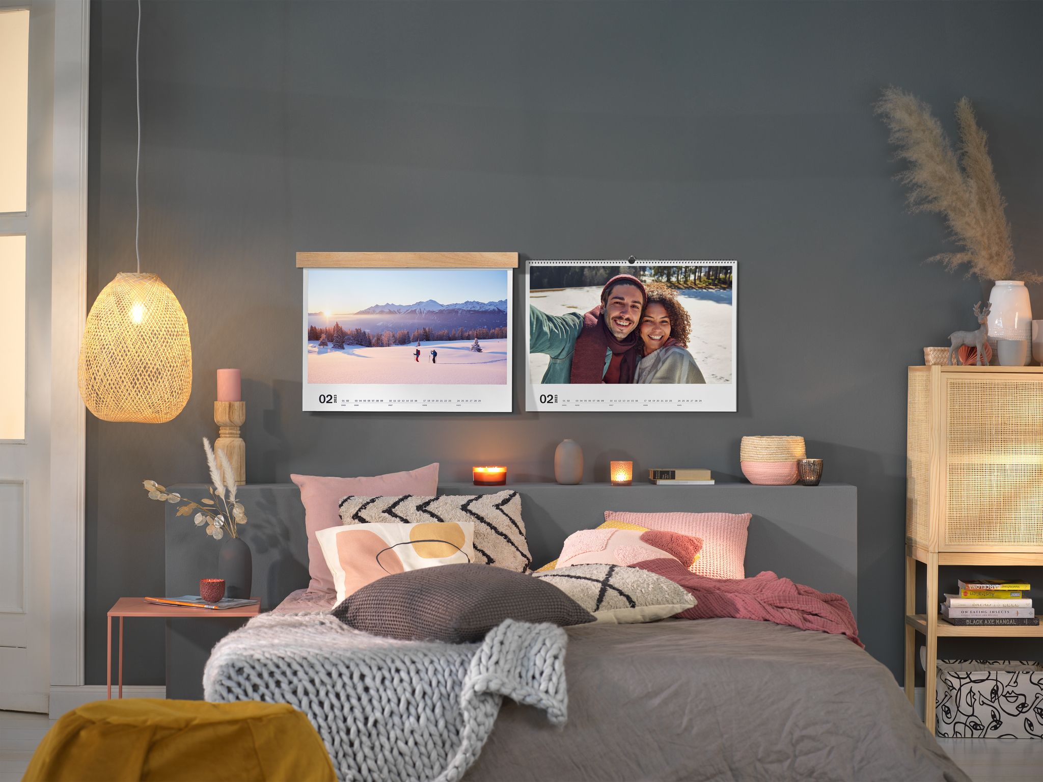 Zwei A3 Wandkalender im Querformat - einmal mit und einmal ohne Holzleiste