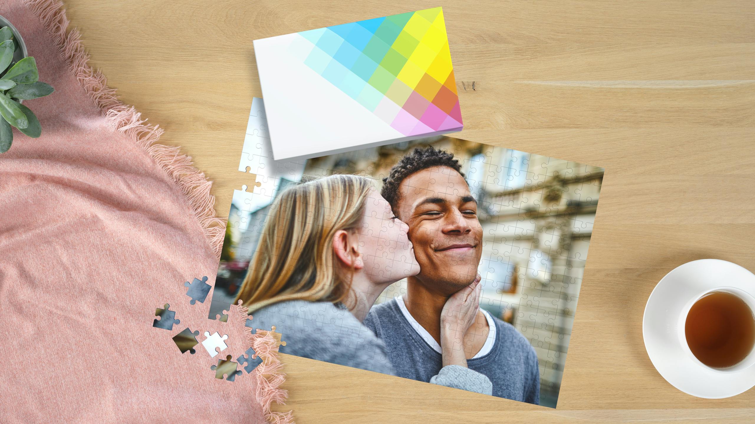 Fotopuzzel met 266 stukjes en een foto van een hond op een houten tafel