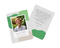 Danksagungskarte zur Kommunion mit Foto und grünen Blasen Dankeskarte zur Kommunion mit grünen Elementen und dem Bild eines Jungen auf der Vorderseite.